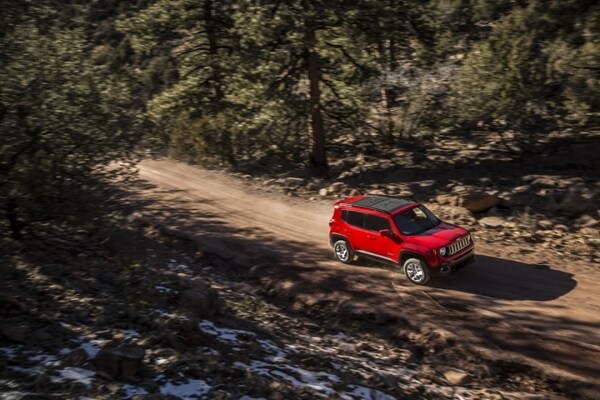 2015-jeep-renegade-31-600-001