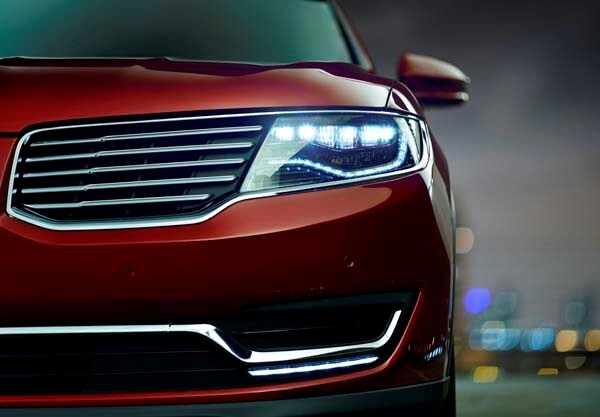 2016-lincoln-mkx-front-quarter-detail1-600-001