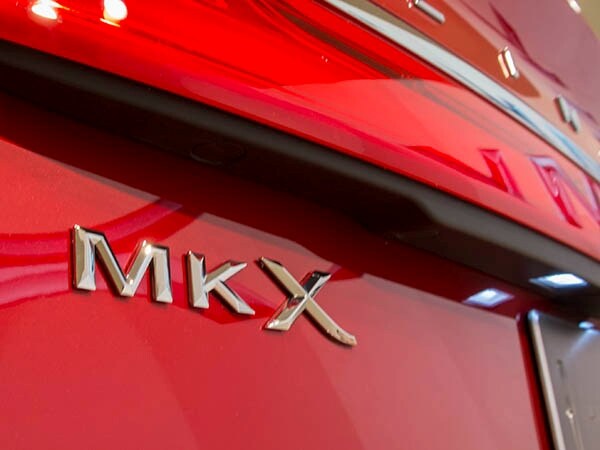 2016-lincoln-mkz-04-600-001
