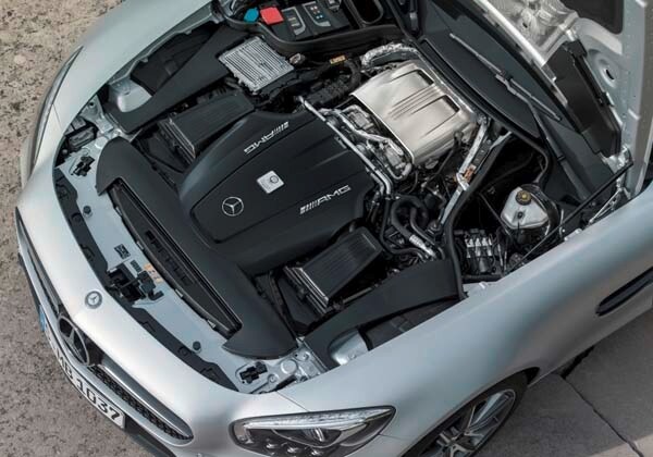 2016-mercedes-amg-gt-engine-bay1-600-001
