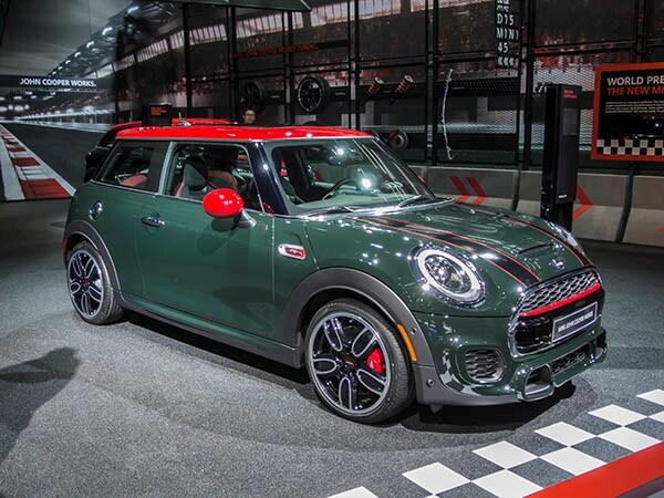 2016-mini-cooper-jcw-01-600-001
