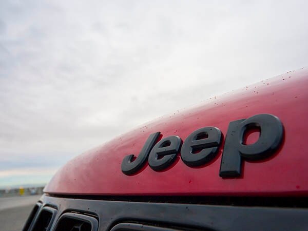2015-jeep-grand-cherokee-srt-03-600-001