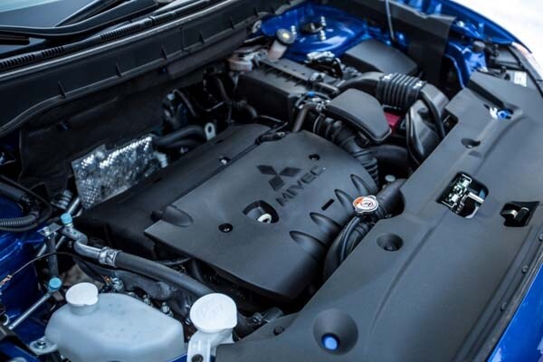 2015-mitsubishi-outlander-sport-gt-2.4-engine-detail1-600-001