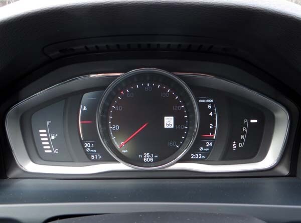 2015-volvo-v60-cross-country-31-600-001