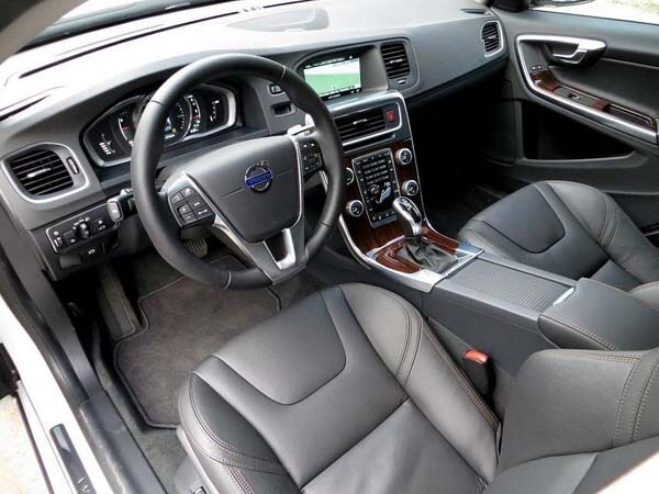 2015-volvo-v60-cross-country-37-600-001