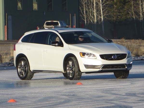 2015-volvo-v60-cross-country-5-600-001