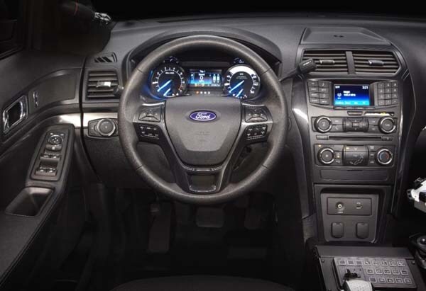 2016-ford-police-interceptor-utility-dash-detail1-600-001