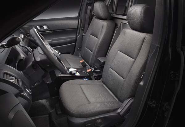 2016-ford-police-interceptor-utility-front-seat-detail1-600-001