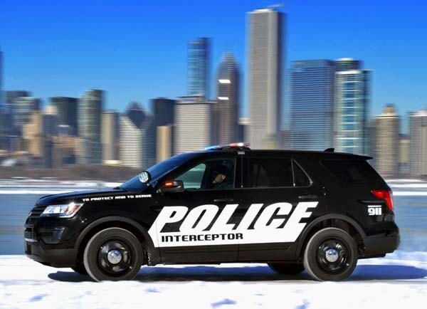 2016-ford-police-interceptor-utility-pan-action1-600-001