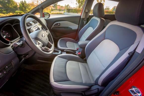 2016-kia-rio-sx-interior-frontl1-600-001
