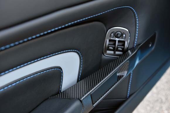 39-am-v12-vantage-s-roadster-blue-600-001