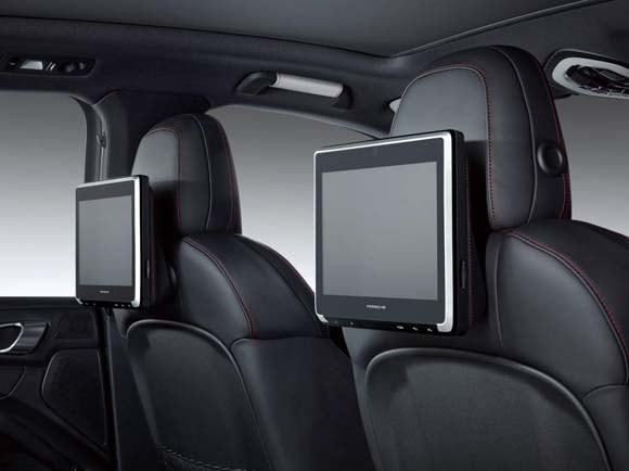 2015-porshce-rear-seat-entertainment-system-screens1-600-001