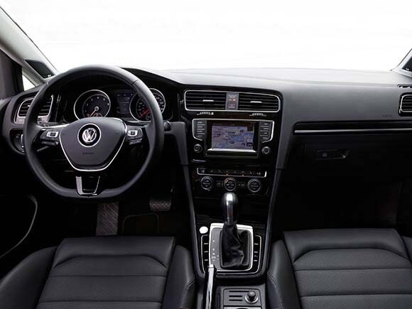 2015-volkswagen-golf-sportwagon-interior-09-600-001