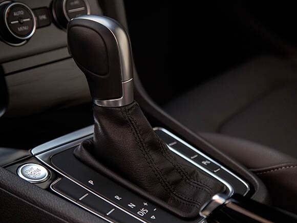 2015-volkswagen-golf-sportwagon-interior-12-600-001