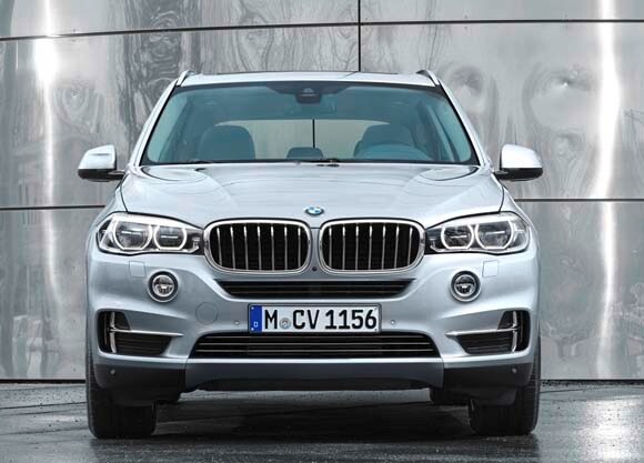 2016-bmw-x5-xdrive40e-head-on-static1-600-001