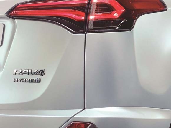 2016-toyota-rav4-hybrid-teaser1-600-001
