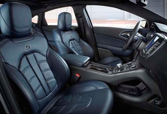 2015-chrysler-300s-blue-interior-front2-600-001