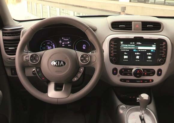 2015-kia-soul-ev-dash-wheel-detail-600-001