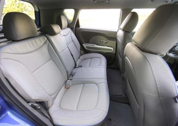 2015-kia-soul-ev-rear-seat-detail-600-001