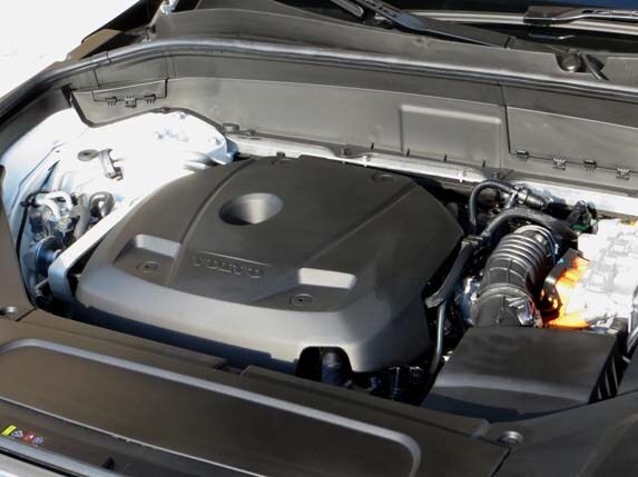 2016-volvo-xc90-t8-engine-underhood1-600-001