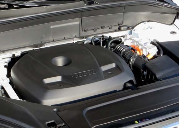 2016-volvo-xc90-t8-engine-underhood2-600-001