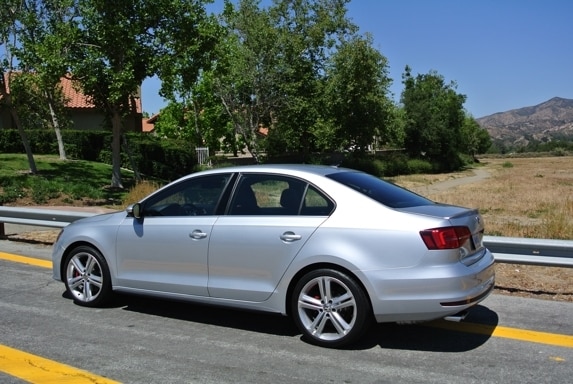 2015-vw-jetta-gli-qt-7-600-001