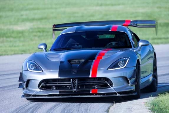 2016-dodge-viper-acr-unveiled-9-600-001