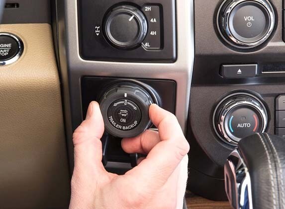 2016-ford-f-150-to-offer-pro-trailer-backup-assist-feature-control-knob-detail1-600-001