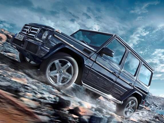 2016-mercedes-benz-g550-front-action2-lead-alt-600-001