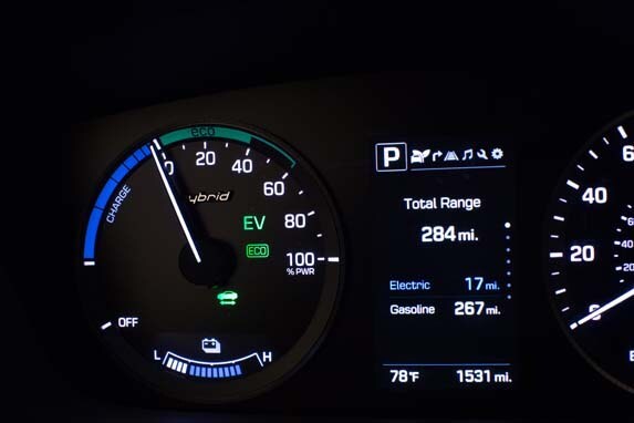 2016-sonata-hybrid-phev_interior-11-600-001