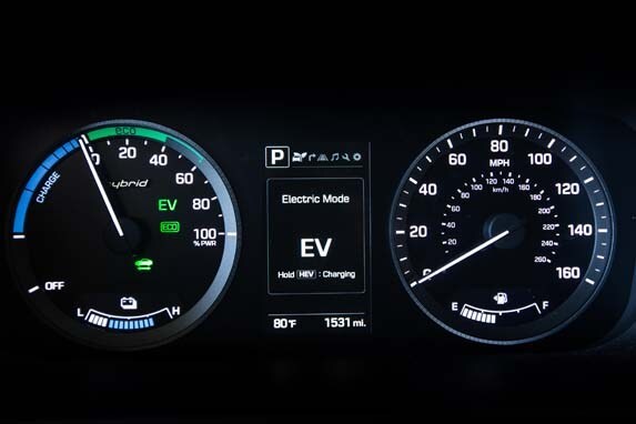 2016-sonata-hybrid-phev_interior-17-600-001