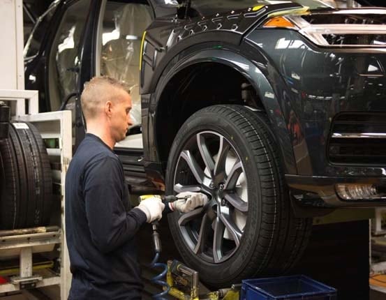 2016-volvo-xc90-wheels-on-torslanda-assembly-line1-lead-600-001