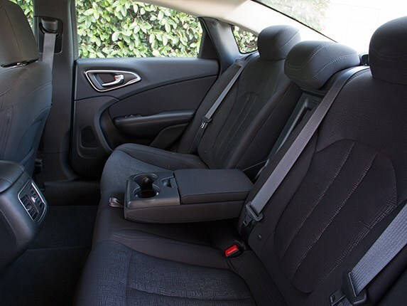 midsize-sedan-comparison-test-2015-chrysler-200-13-600-001
