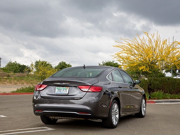 midsize-sedan-comparison-test-2015-chrysler-200-21-600-001