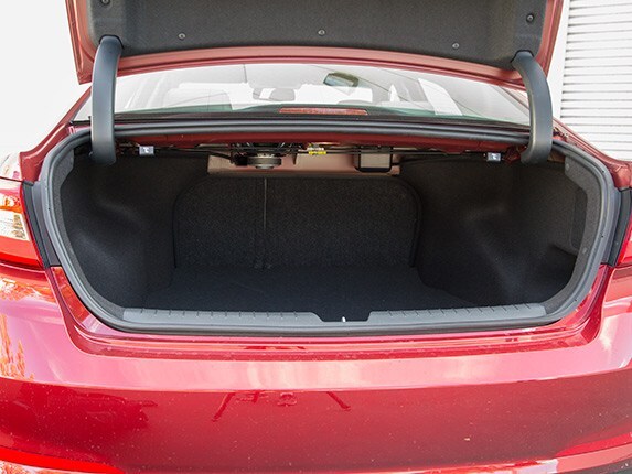 midsize-sedan-comparison-test-2015-hyundai-sonata-14-600-001