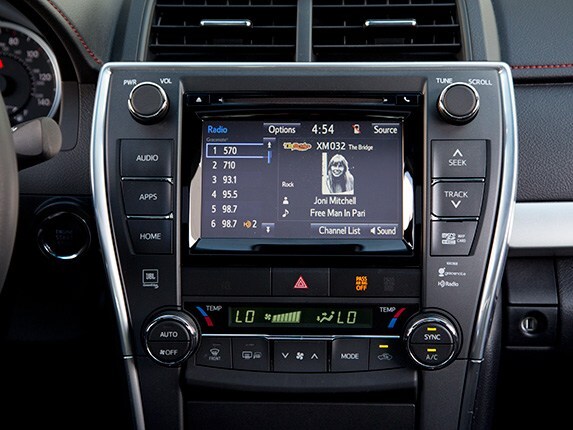 midsize-sedan-comparison-test-2015-toyota-camry-07-600-001