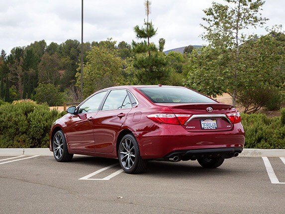 midsize-sedan-comparison-test-2015-toyota-camry-17-600-001