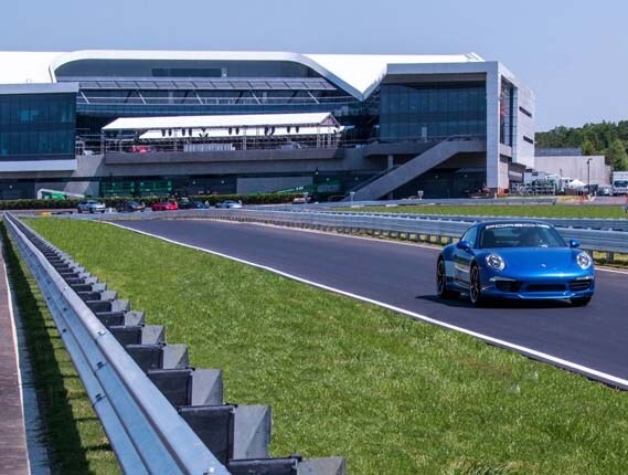 porsche-experience-center-test-track2-600-001
