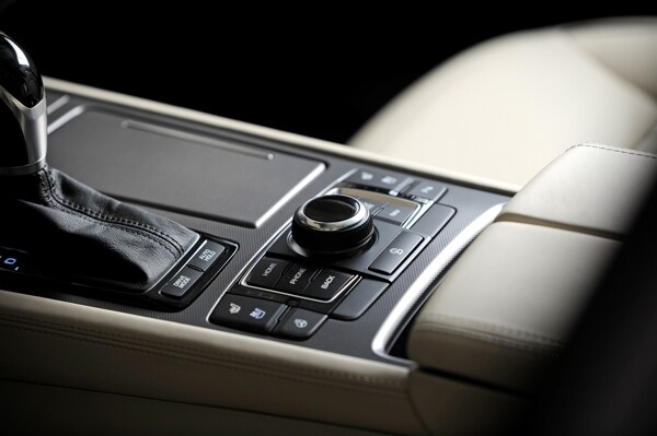 2015-hyundai-genesis-sedan-12-600-001