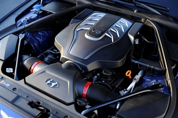 2015-hyundai-genesis-sedan-17-600-001