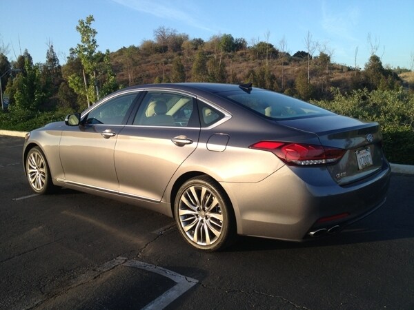 2015-hyundai-genesis-sedan-2-600-001