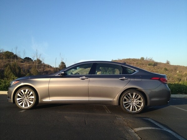 2015-hyundai-genesis-sedan-9-600-001