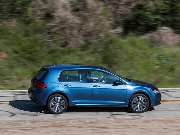 2015-volkswagen-golf-tsi-action-03-600-001