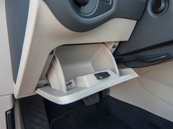 2015-volkswagen-golf-tsi-interior-07-600-001