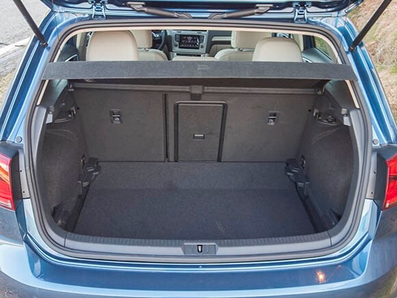 2015-volkswagen-golf-tsi-interior-09-600-001