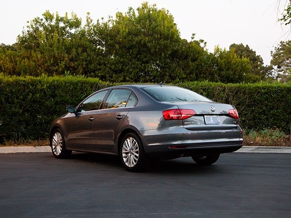 2015-volkswagen-jetta-compact-car-comparison-27-600-001