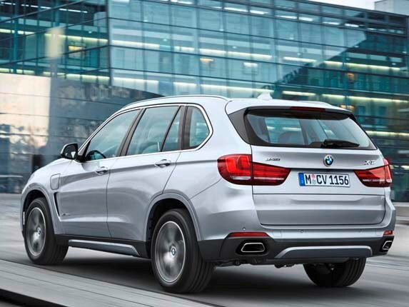 2016-bmw-x5-xdrive40e-plug-in-rear-action1-600-001