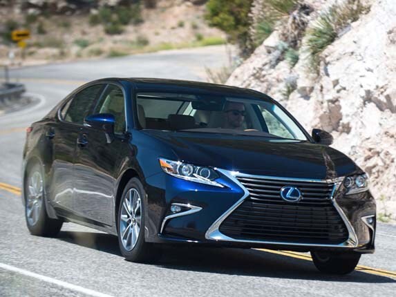 2016-lexus-es-300h-engine-detail1-600-001