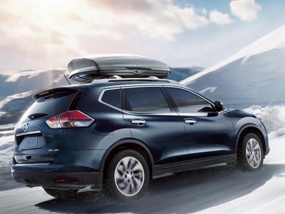 2016-nissan-rogue-rear-action1-600-001