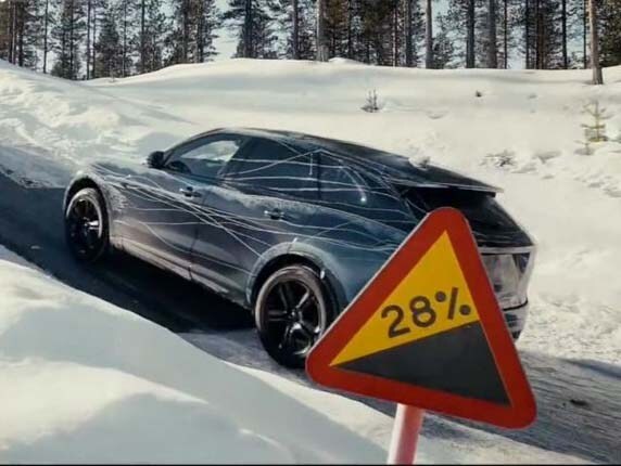 2017-jaguar-f-pace-prototype-cold-testing-grade-climb1-600-001